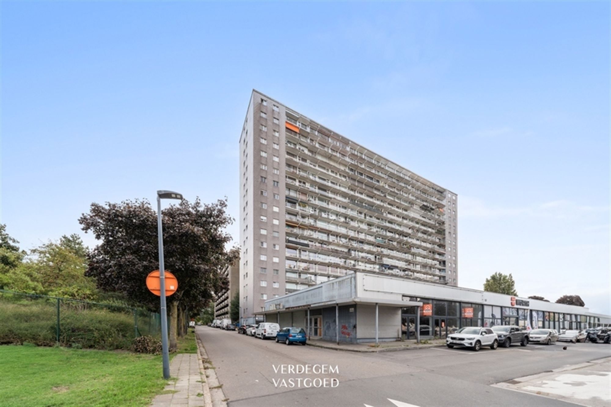 Ruime lichtrijke studio met open keuken en ondergrondse berging foto 9