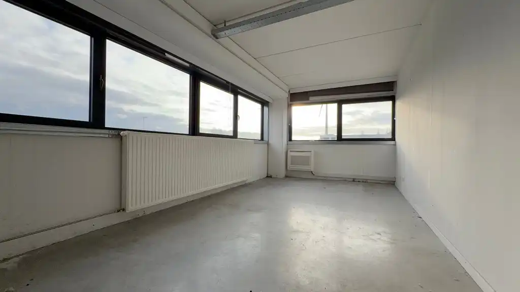 Recent kantoor te huur in de Kasteleinsstraat in Kruibeke foto 6