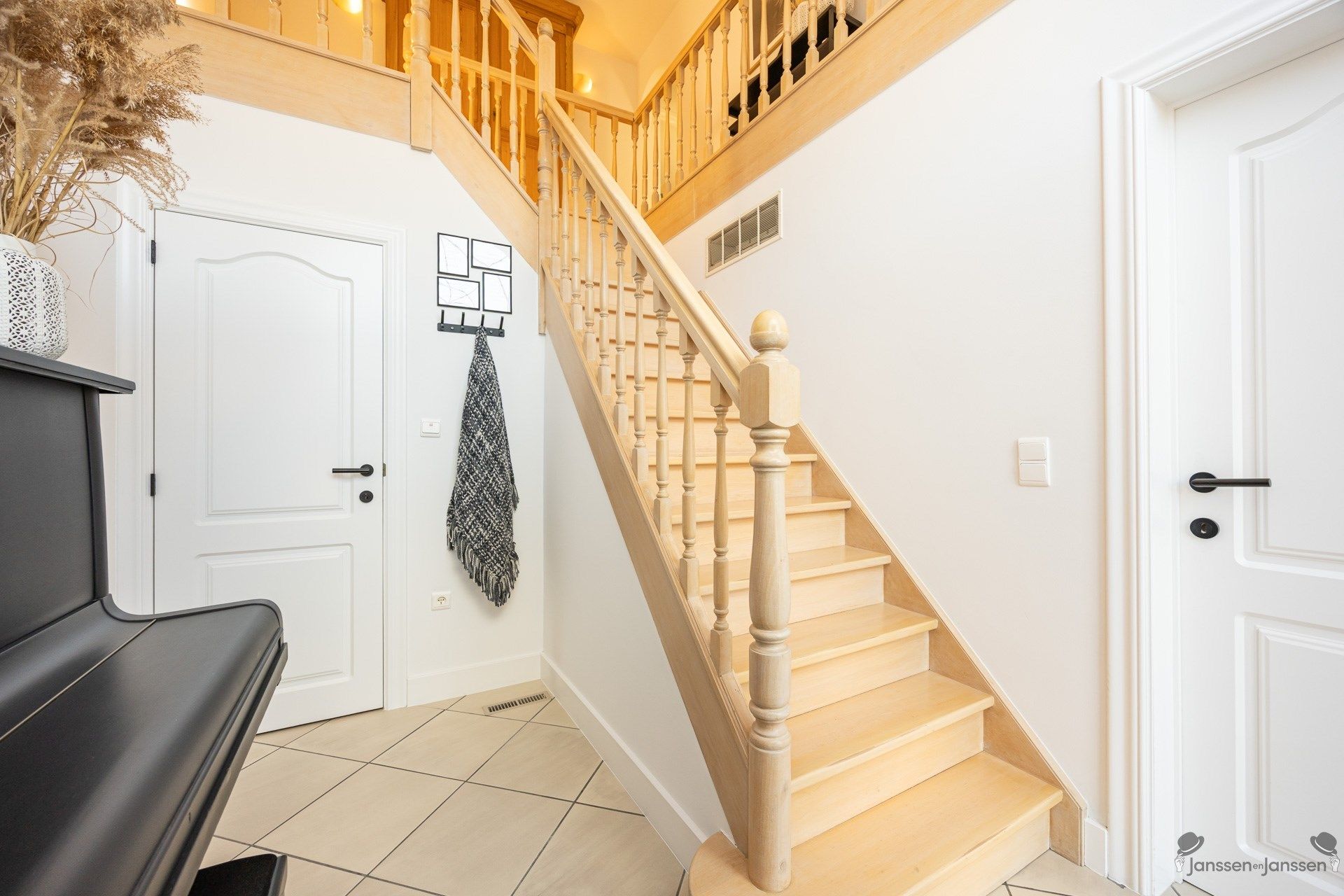 Lichtrijke, top-onderhouden woning in een doodlopende straat in hartje Sint-Job foto 12