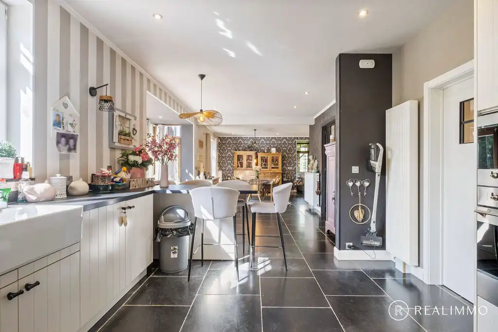 Exclusieve villa met ruime woonoppervlakte en rustige ligging! foto 6
