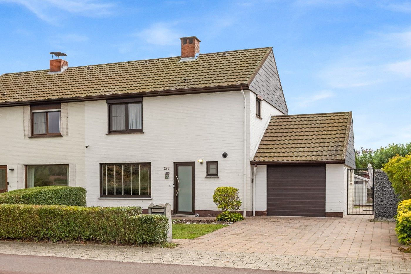 Instapklare HOB met 3 slpk., garage en zuid-tuin foto {{pictureIndex}}