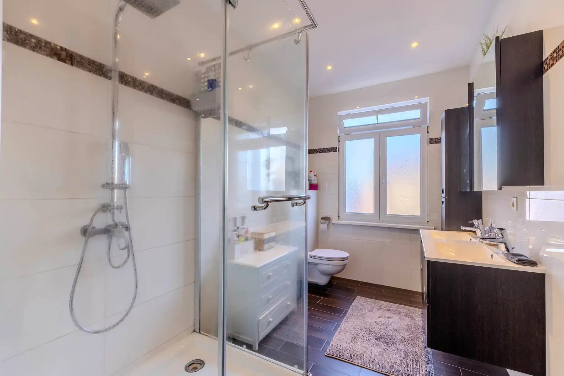 Gerenoveerde woning met 2 slpk, terras met tuin en bijgebouw foto 19