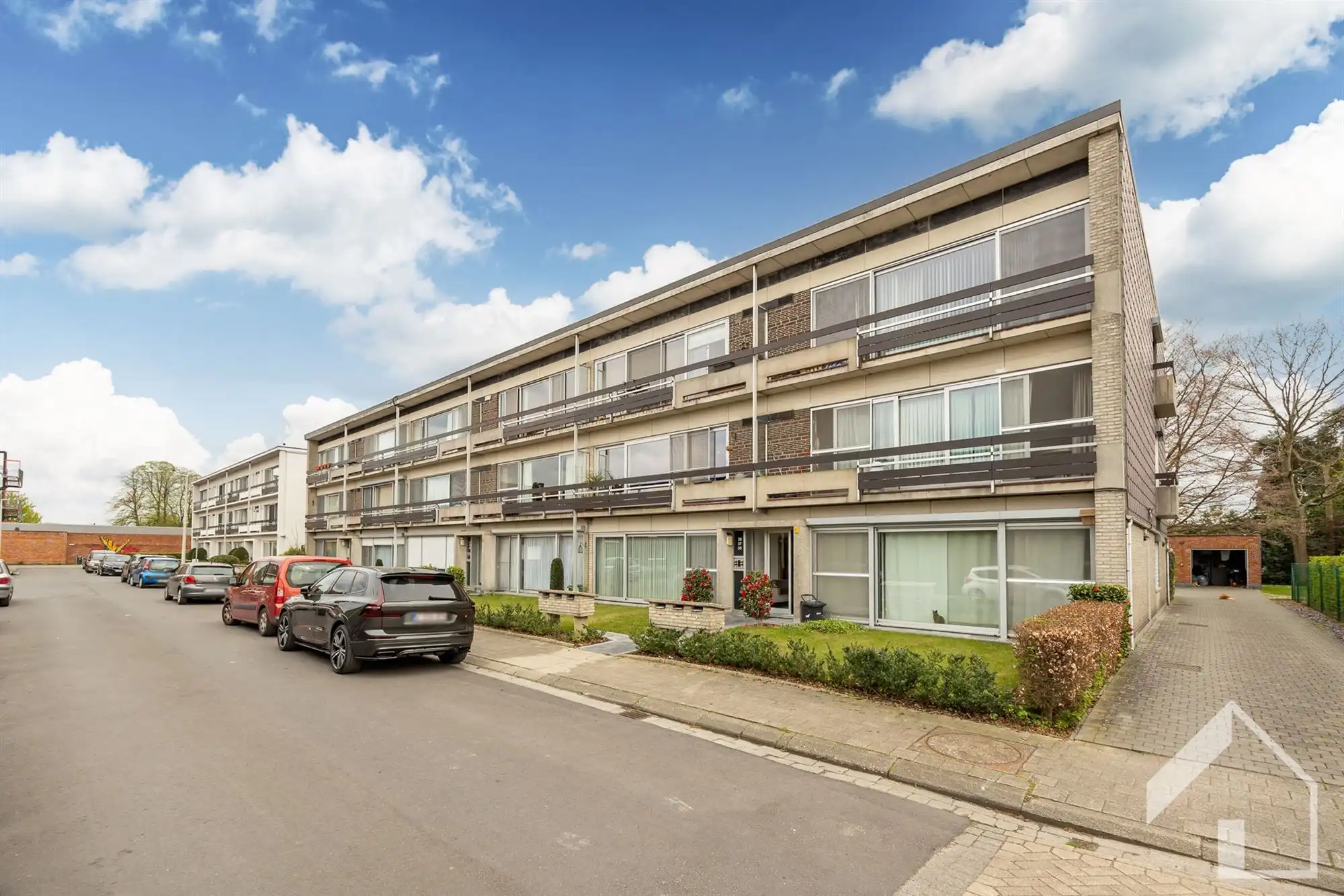 Instapklaar appartement met zwembad! foto 27