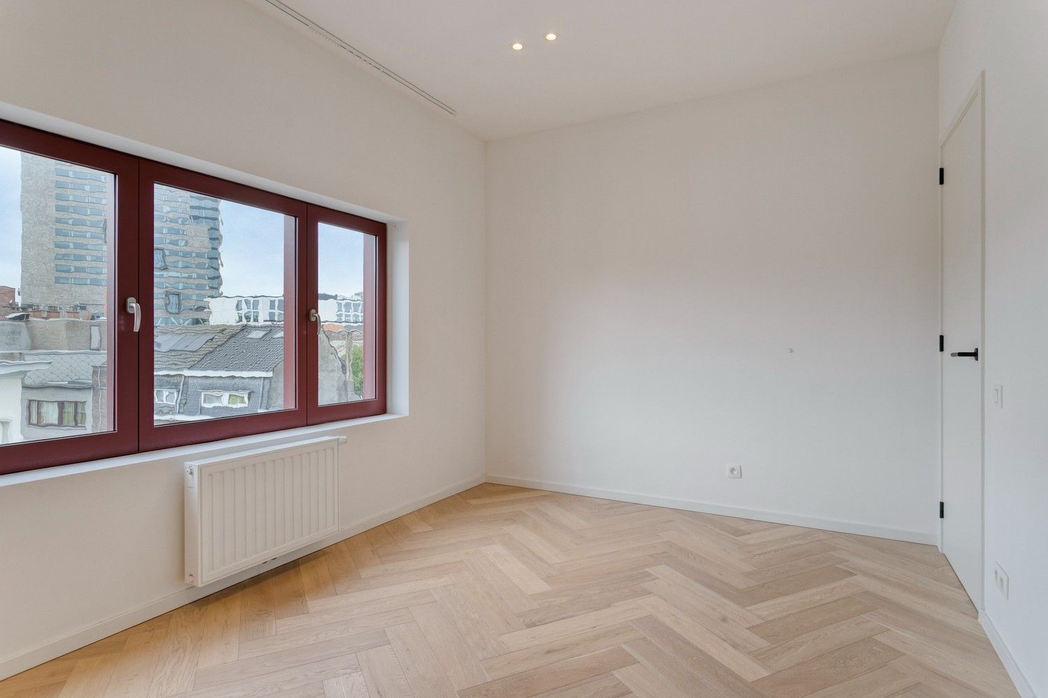 Recent gerenoveerd zonnig twee slaapkamer dakappartement foto 12
