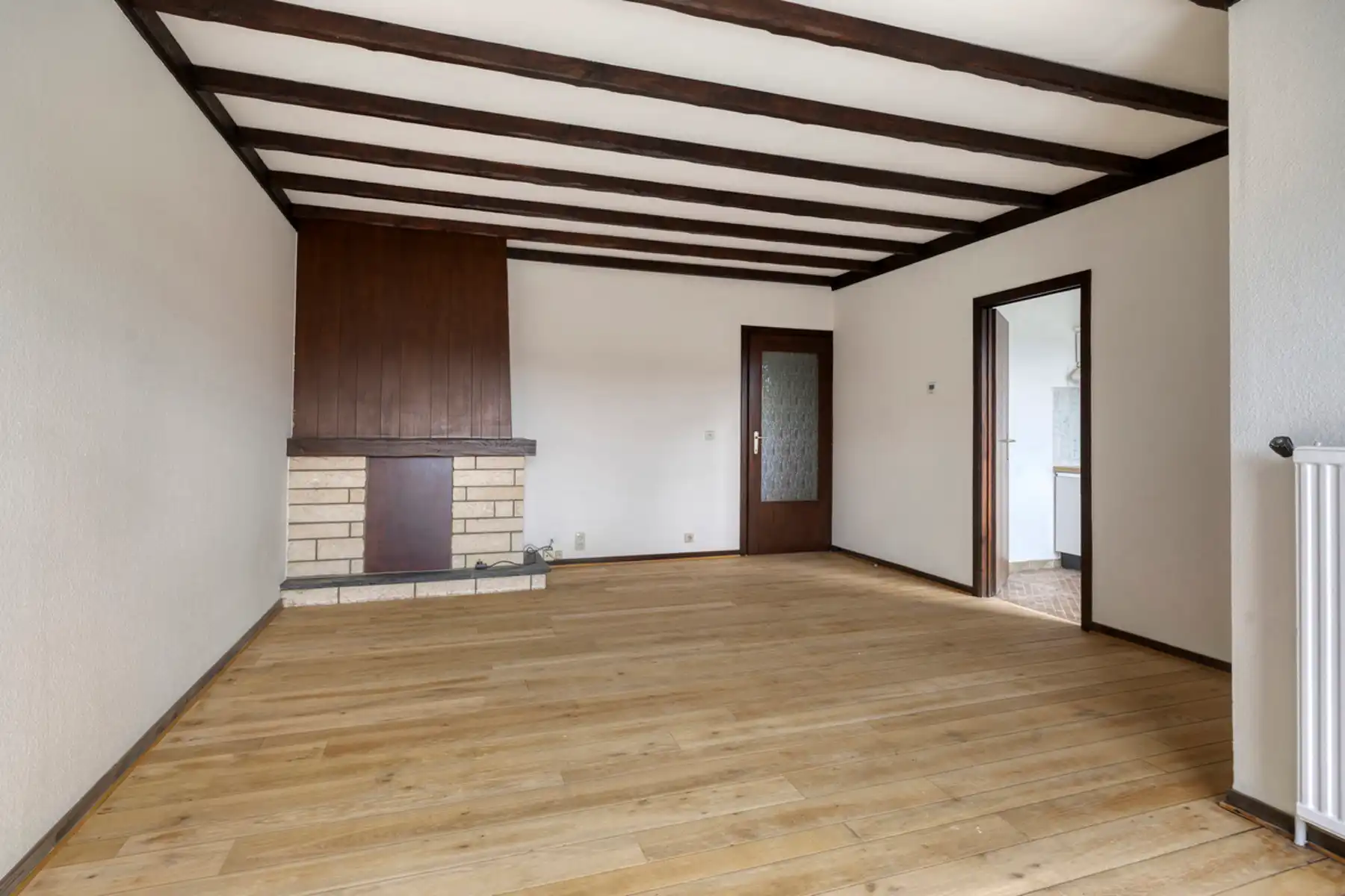 Appartementsgebouw met 5 app en achterliggende garages foto 13