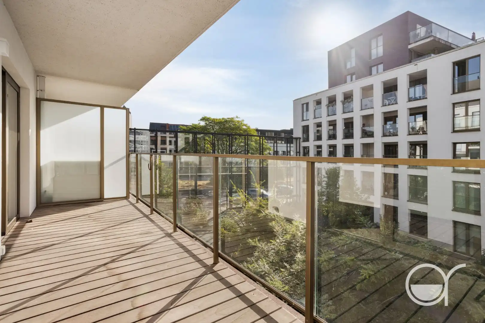 Assistentieflat met één slaapkamer en ruim terras foto {{pictureIndex}}