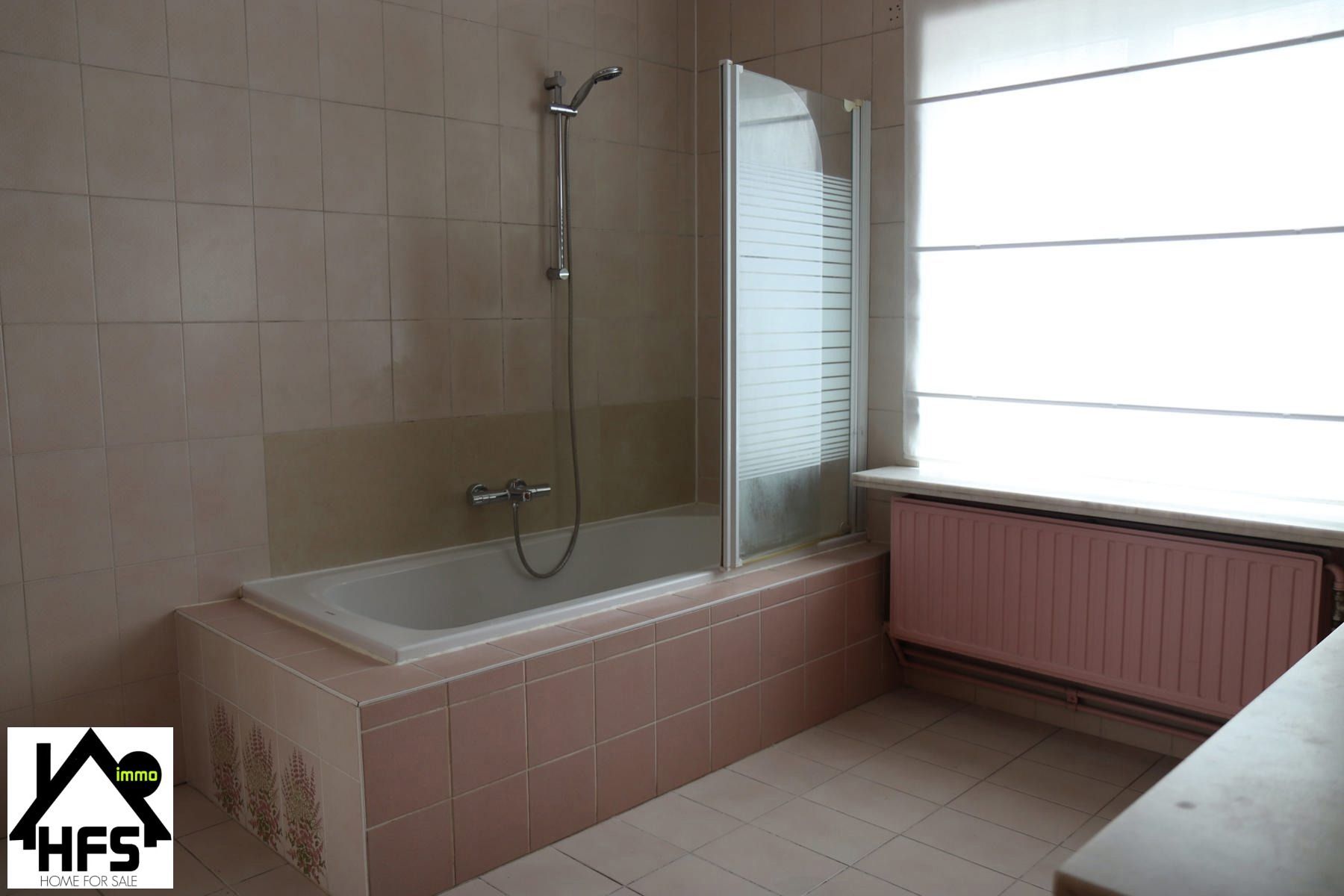 Ruime woning met praktijkruimte via aparte ingang foto 17