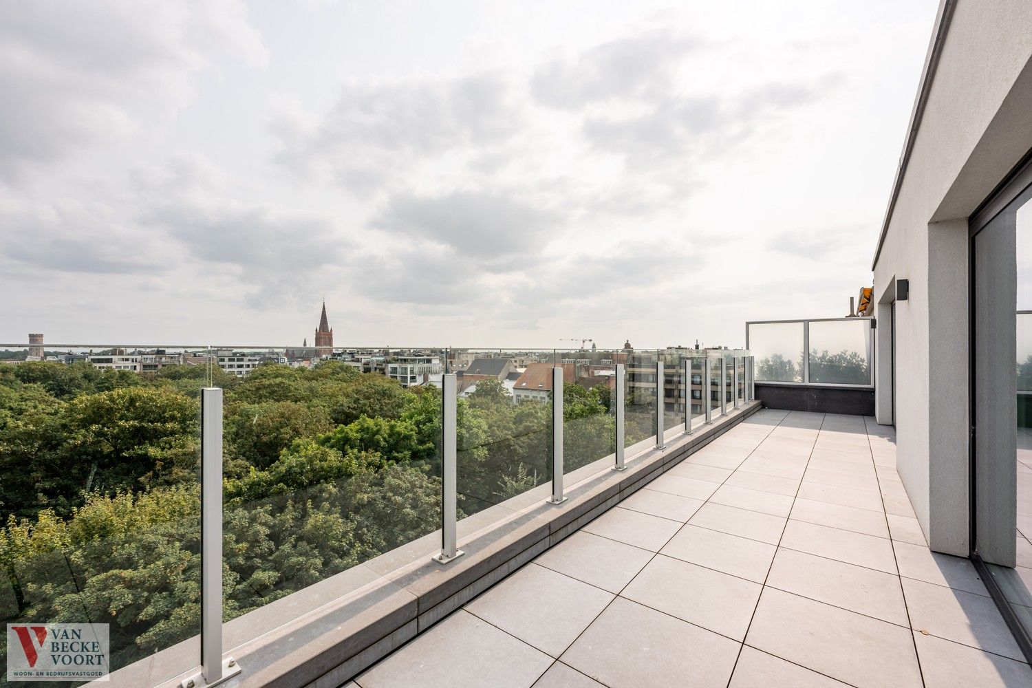 Weelderige penthouse met zicht op Leopoldpark foto 3