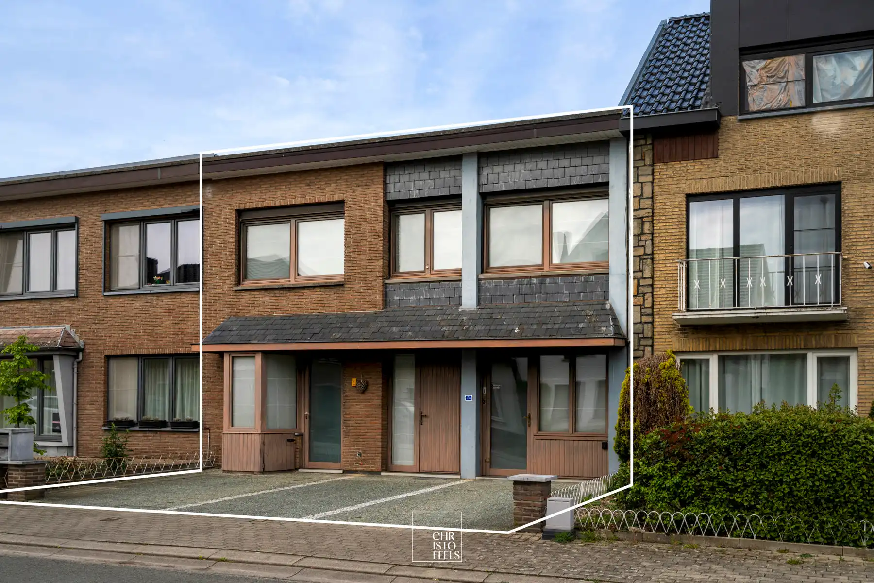 Ruime woning (199 m²) met tuin en tal van renovatiemogelijkheden! foto {{pictureIndex}}