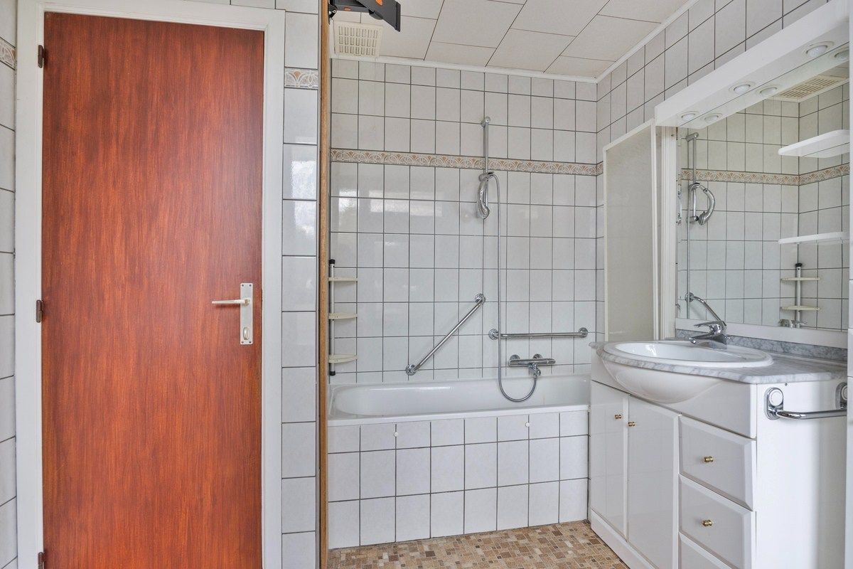 Modernistische woning met ruime indeling en zonnige tuin te Tongeren-Nerem foto 13