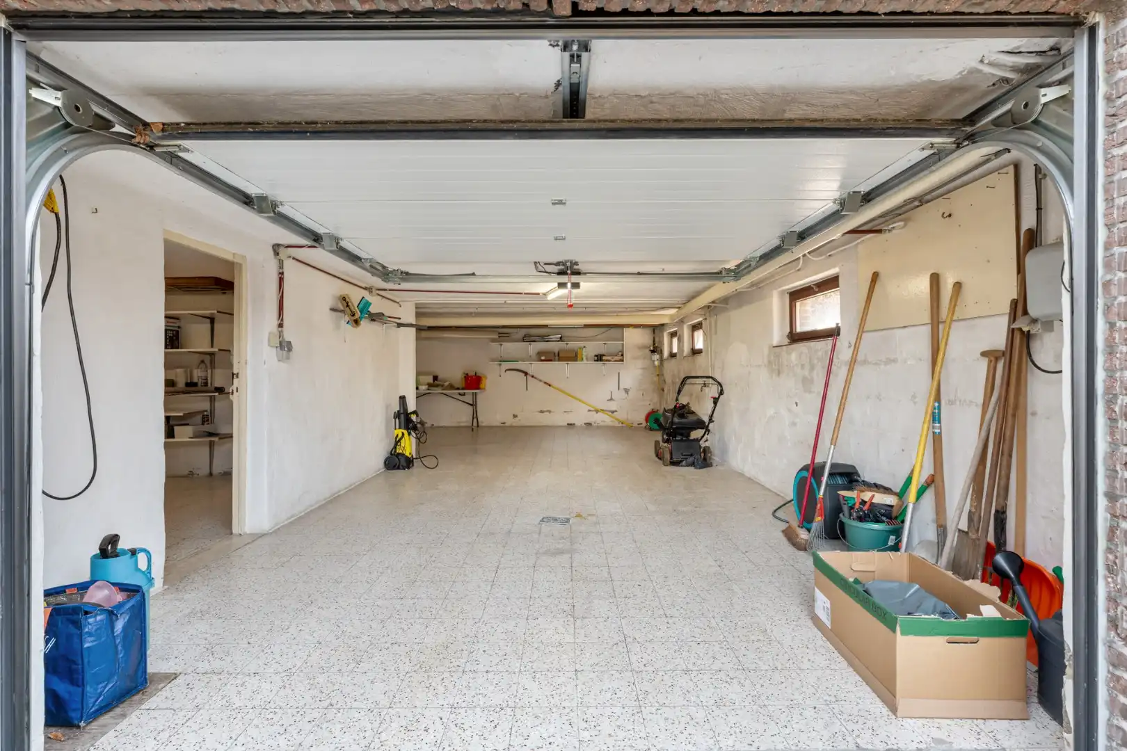 Zeer goed onderhouden gelijkvloerse gezinswoning op een riant perceel van 19a75ca op een rustige locatie te Schalkhoven, een deelgemeente van Hoeselt.  foto 37