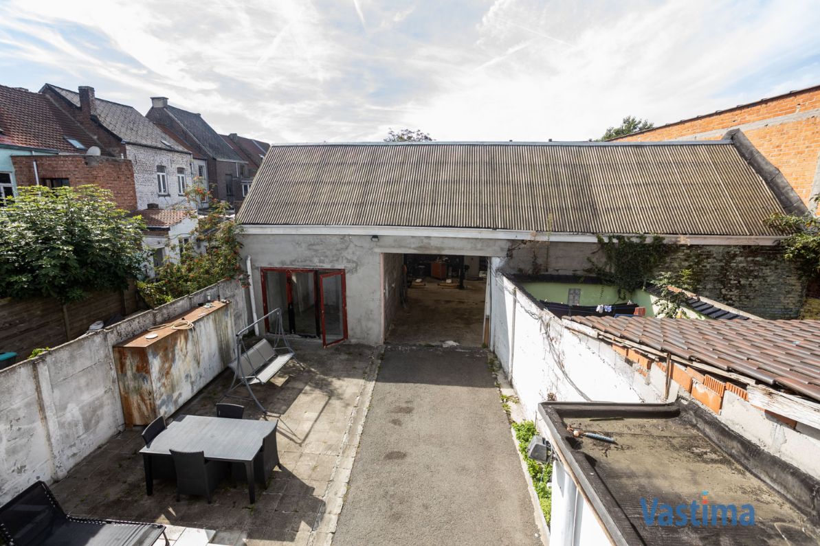 Twee aanpalende woningen met loods nabij centrum Aalst – ideaal voor wonen, werken of project foto 14