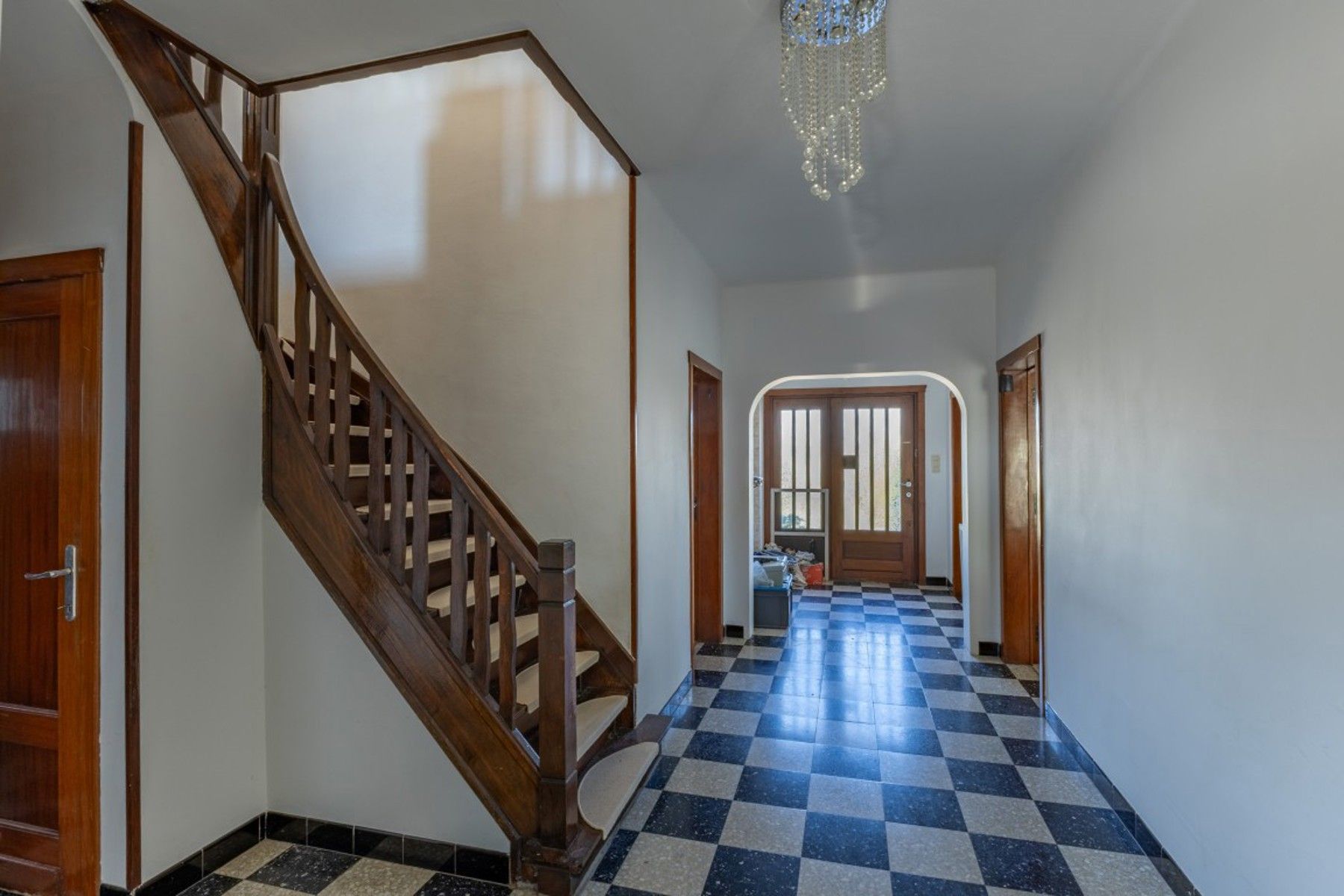 Ruime villa met 5 slaapkamers en zwembad foto 23