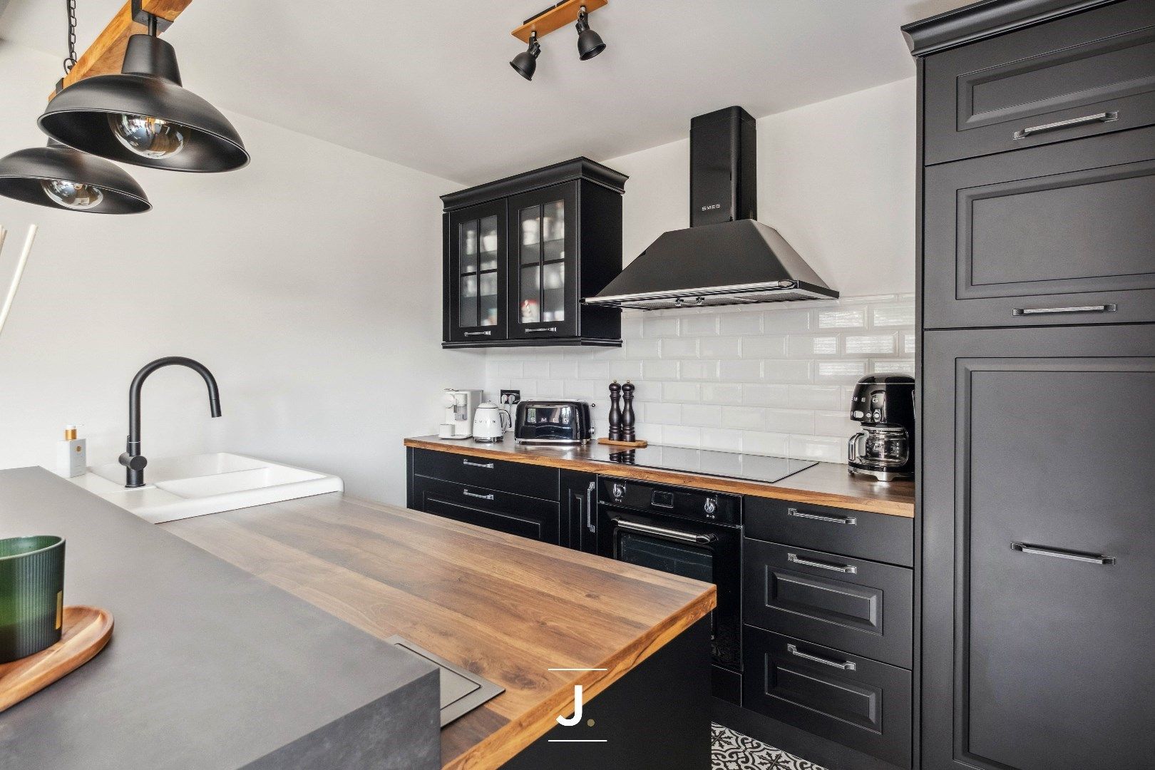 Instapklare gezinswoning met vier slaapkamers, zonnige tuin, grote garage en tal van extra’s – volledig gerenoveerd in 2019 foto 9