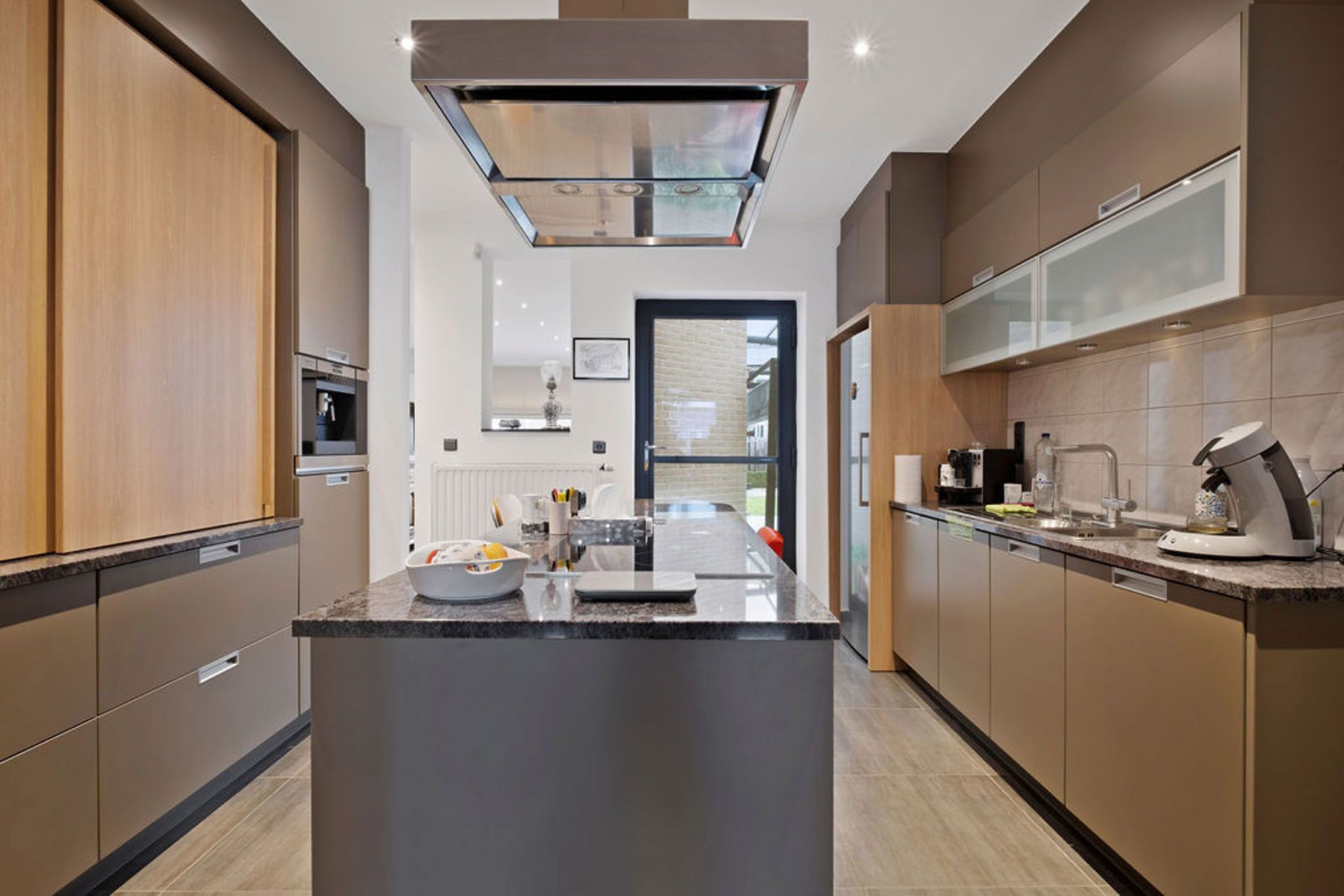 Gezinswoning met potentieel voor extra kamers en badkamer! foto 5
