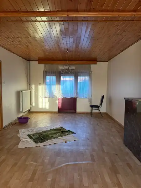 Handelspand met woonst op een strategische ligging. foto 13