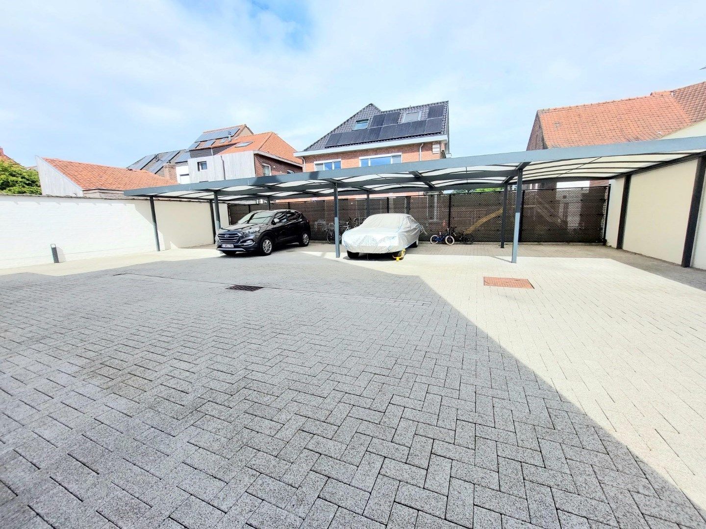 Overdekte autostaanplaats  foto 2