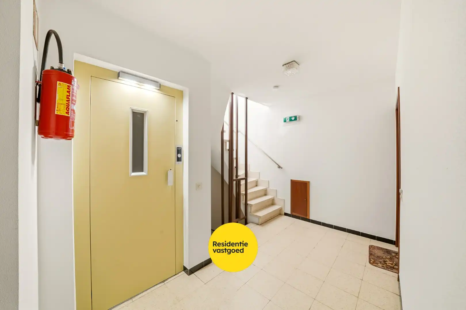 Op te frissen appartement met zicht op het Sint-Catharinaplein in Oostende foto 12