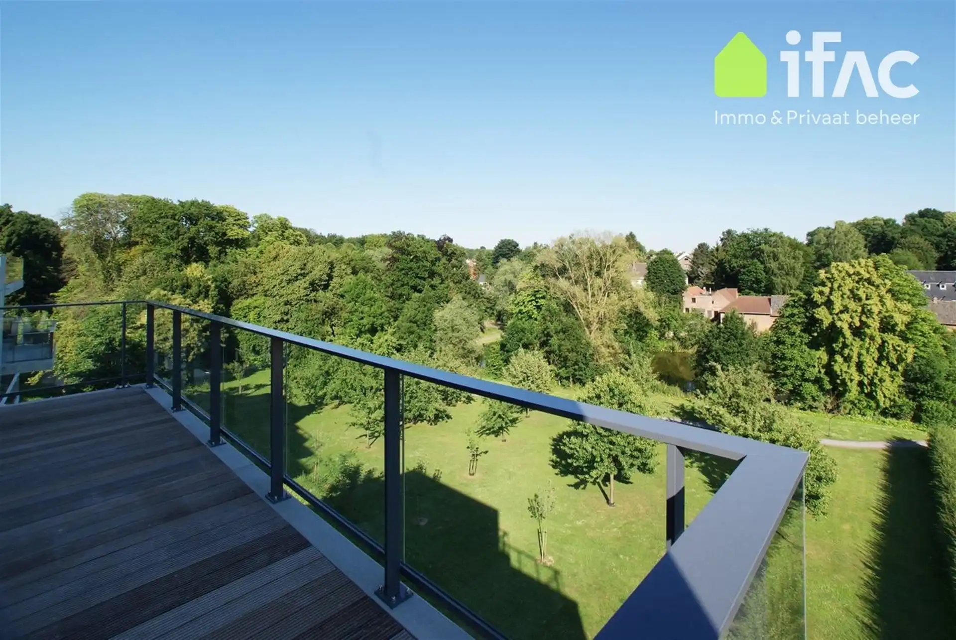 Lichtrijk penthouse appartement met ruim terras foto 14
