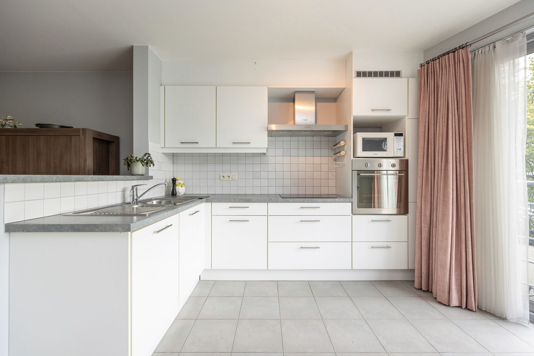 Twee slaapkamer appartement in centrum Kontich – met terras en kelderberging foto 8