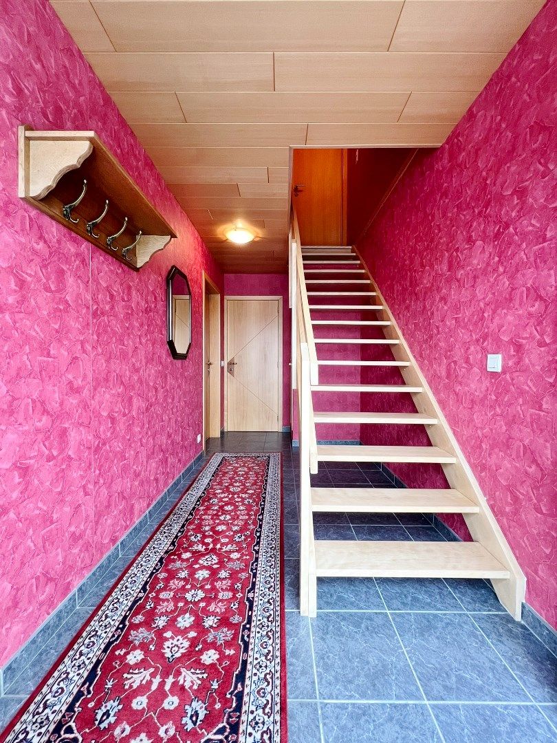 Instapklare woning met garage en ruime koer/tuin op centrale ligging te Ieper foto 2