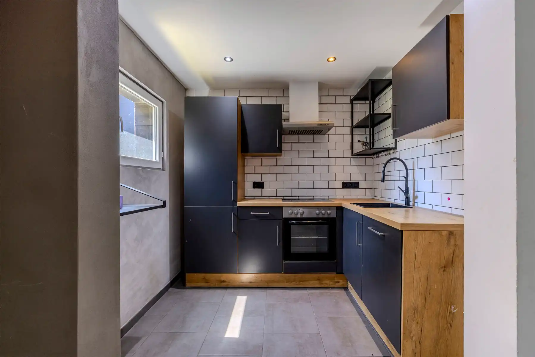 Deels gerenoveerde HOB op een grond van meer 689m² foto 9