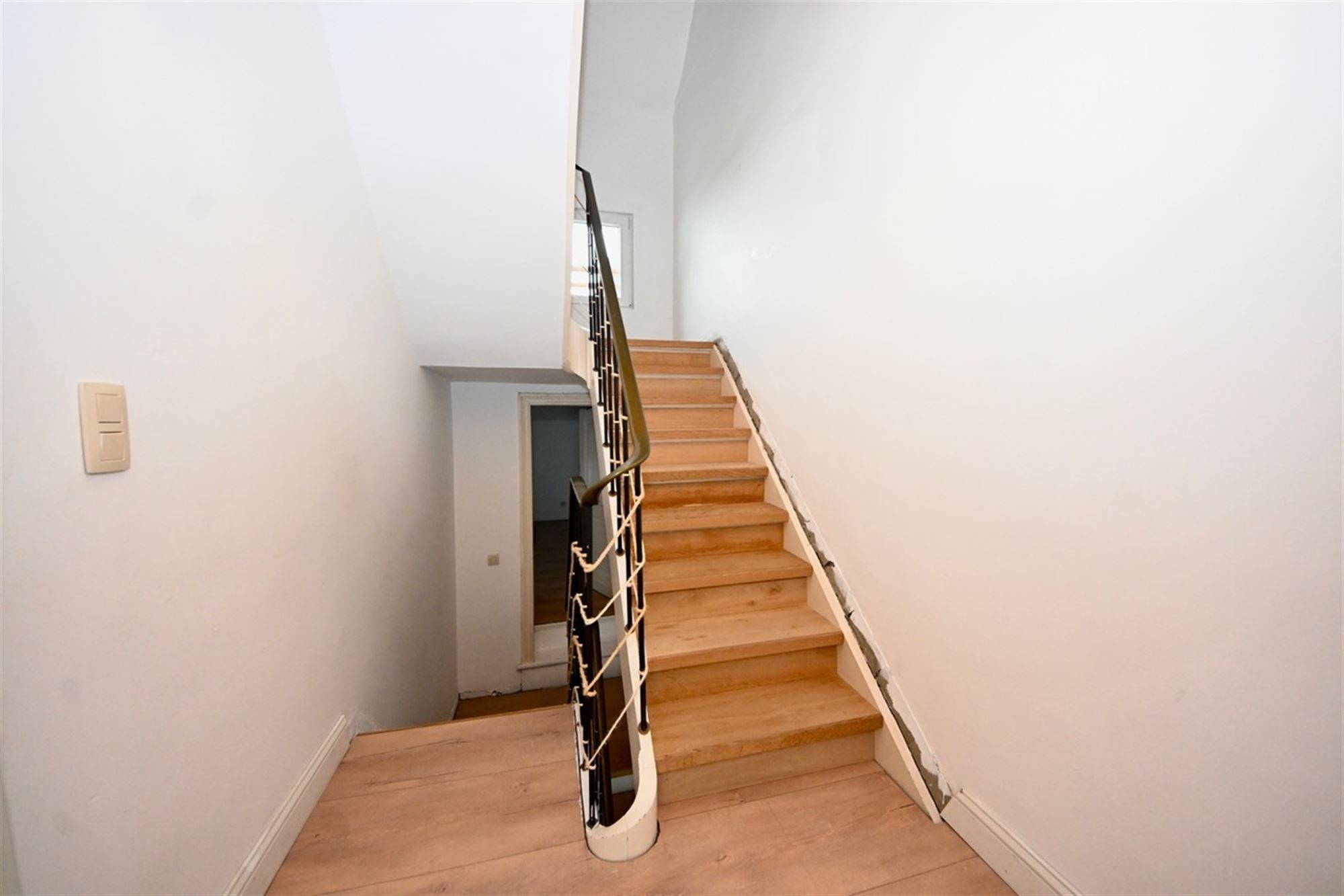 Gerenoveerde woning met 4 slaapkamers en tuin.  foto 16