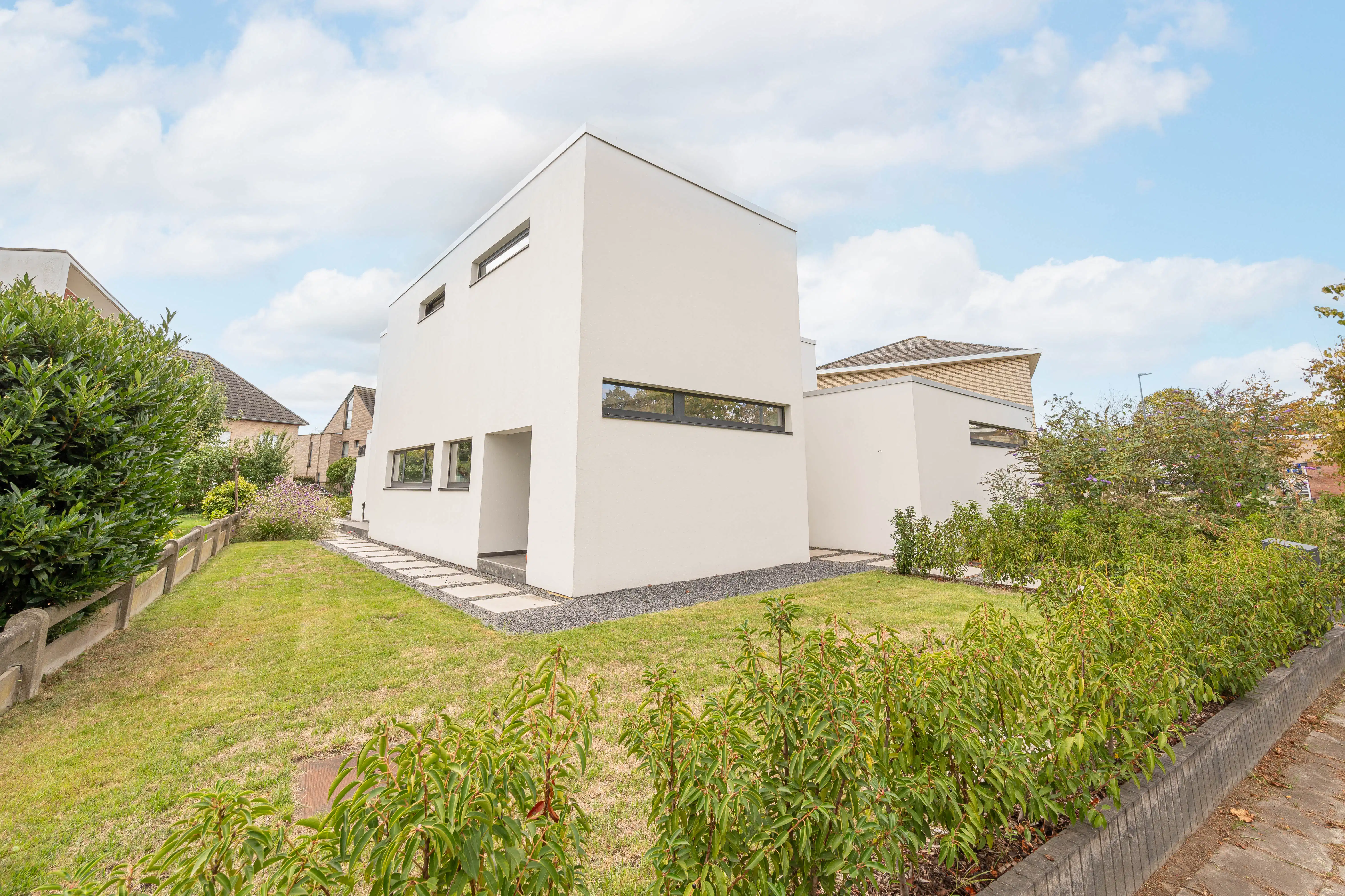 Knappe villa met kantoor, studio of praktijk mogelijkheden foto 3