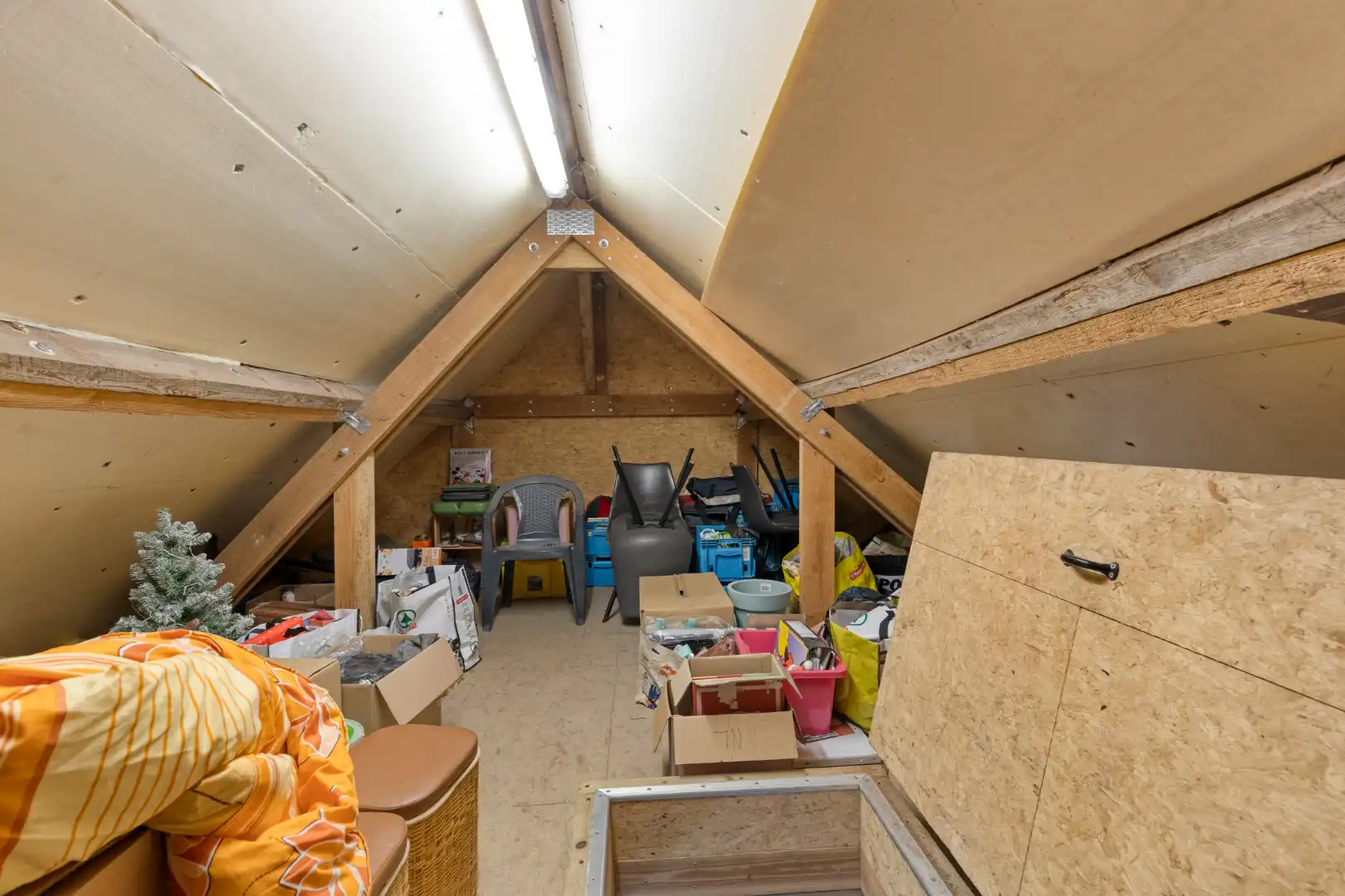 Charmante en kraaknette woning met ruime garage in Gullegem! foto 25