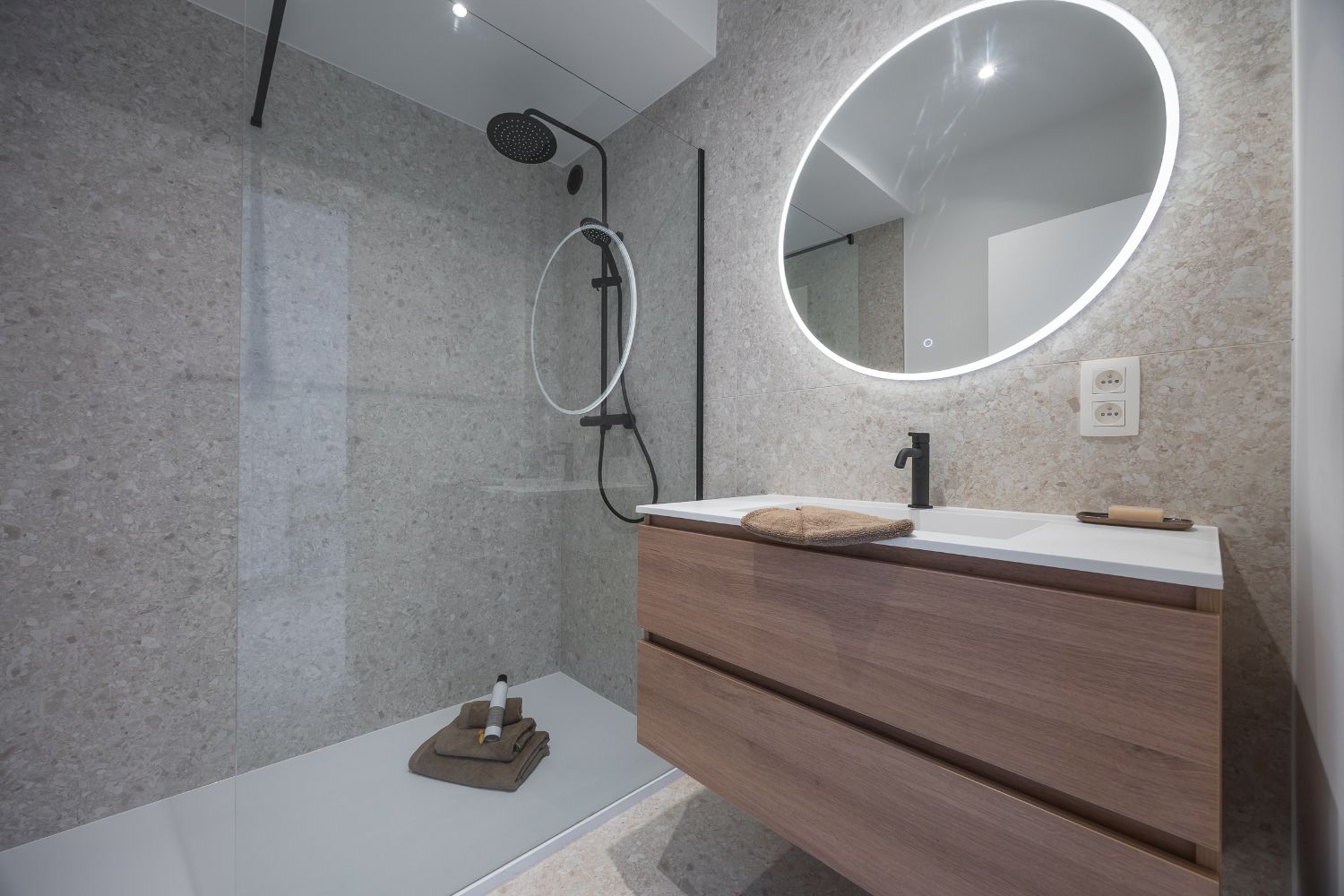 Gerenoveerd twee slaapkamer appartement op centrale ligging foto 12