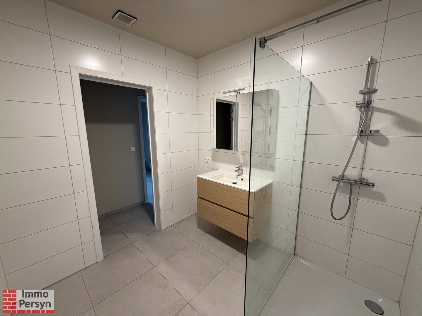 Gelijkvloers  3-slaapkamerappartement met terras foto 12