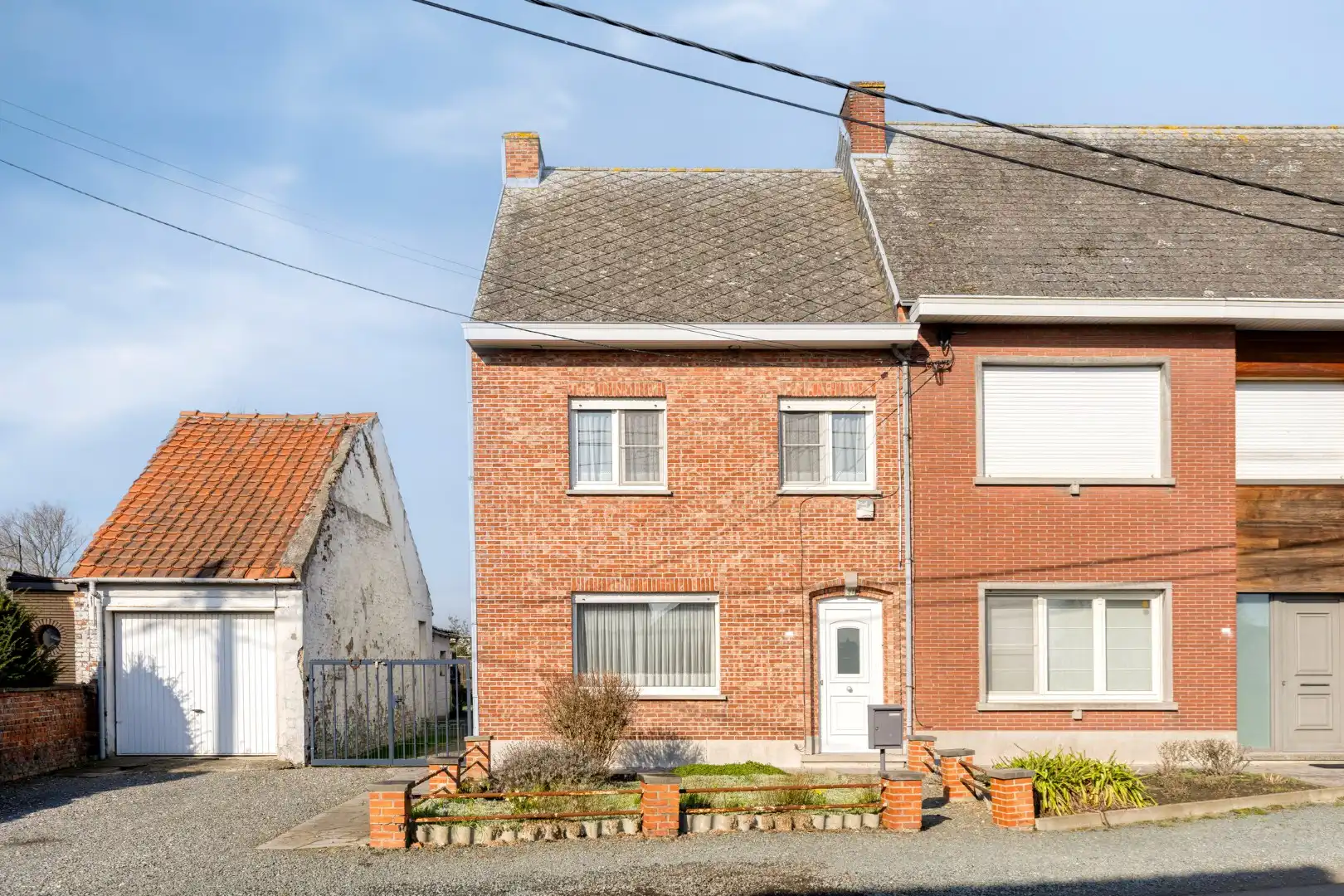 Halfopen bebouwing met 3 slaapkamers, tuin en garage - TOP-ligging en TOP-oriëntatie foto 3