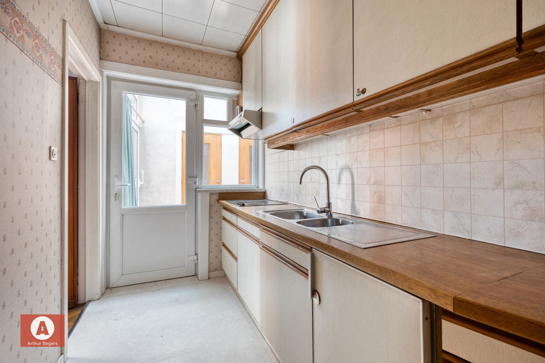 IN OPTIE - Te renoveren gezinswoning op een perceel van 3a 37ca. foto 12