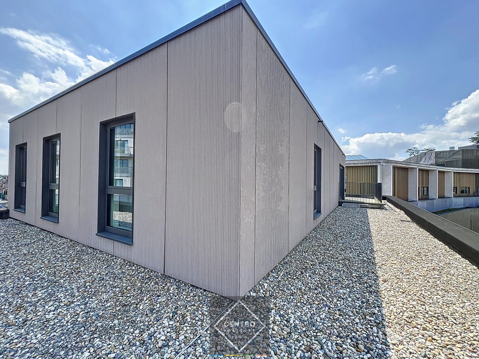 Penthouse (100m²) met RUIME terrassen (33m²) in kleinschalig project pal in het CENTRUM van Kortrijk ! Aankoop aan 6% BTW  mogelijk! foto 24