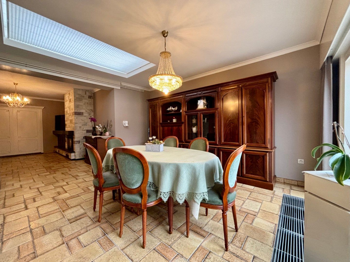 GOED ONDERHOUDEN WONING MET 5SLPKS, GROTE TUIN EN GARAGE foto 8