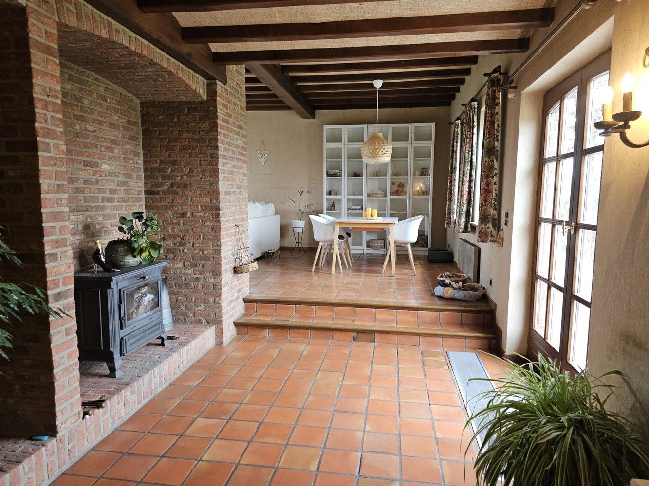 Karaktervol landhuis met bijgebouw op mooi, breed perceel met een opp. van 30a32ca foto 11
