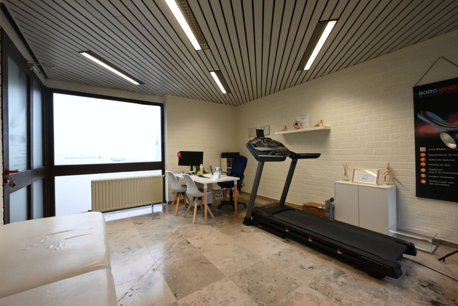 Praktijk-/ kantoorruimtes op een commerciële locatie! foto 3