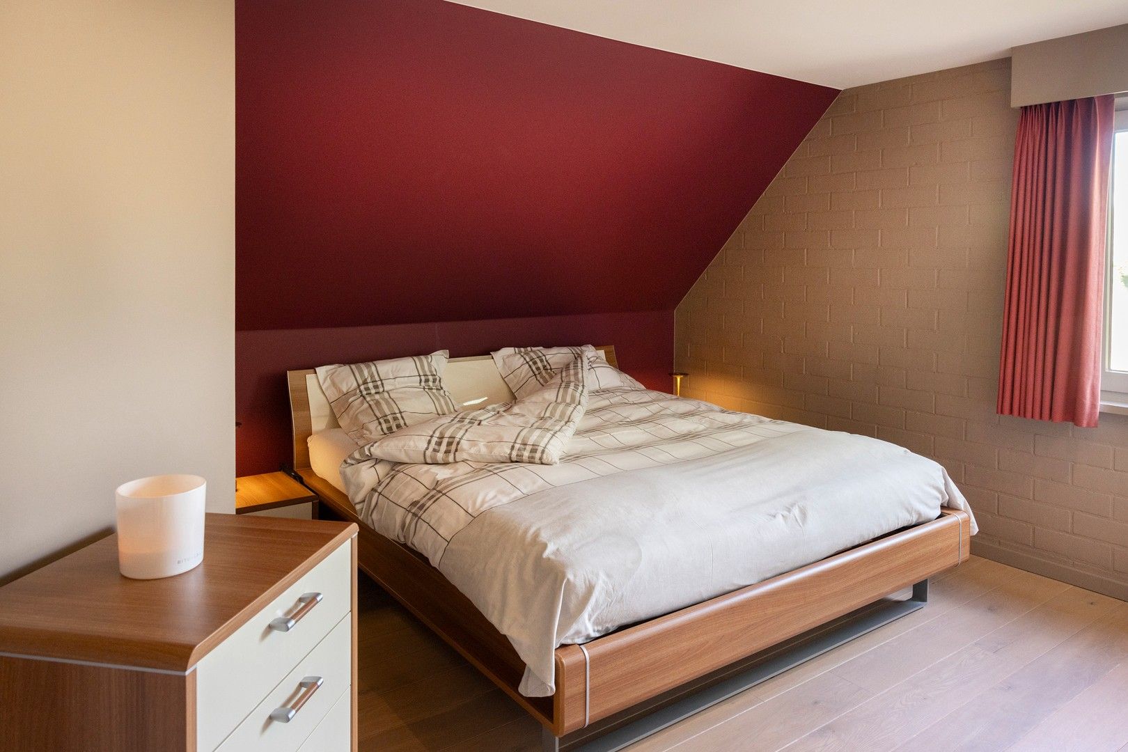 Alleenstaande woning op gegeerde ligging op 2600 m2. foto 9