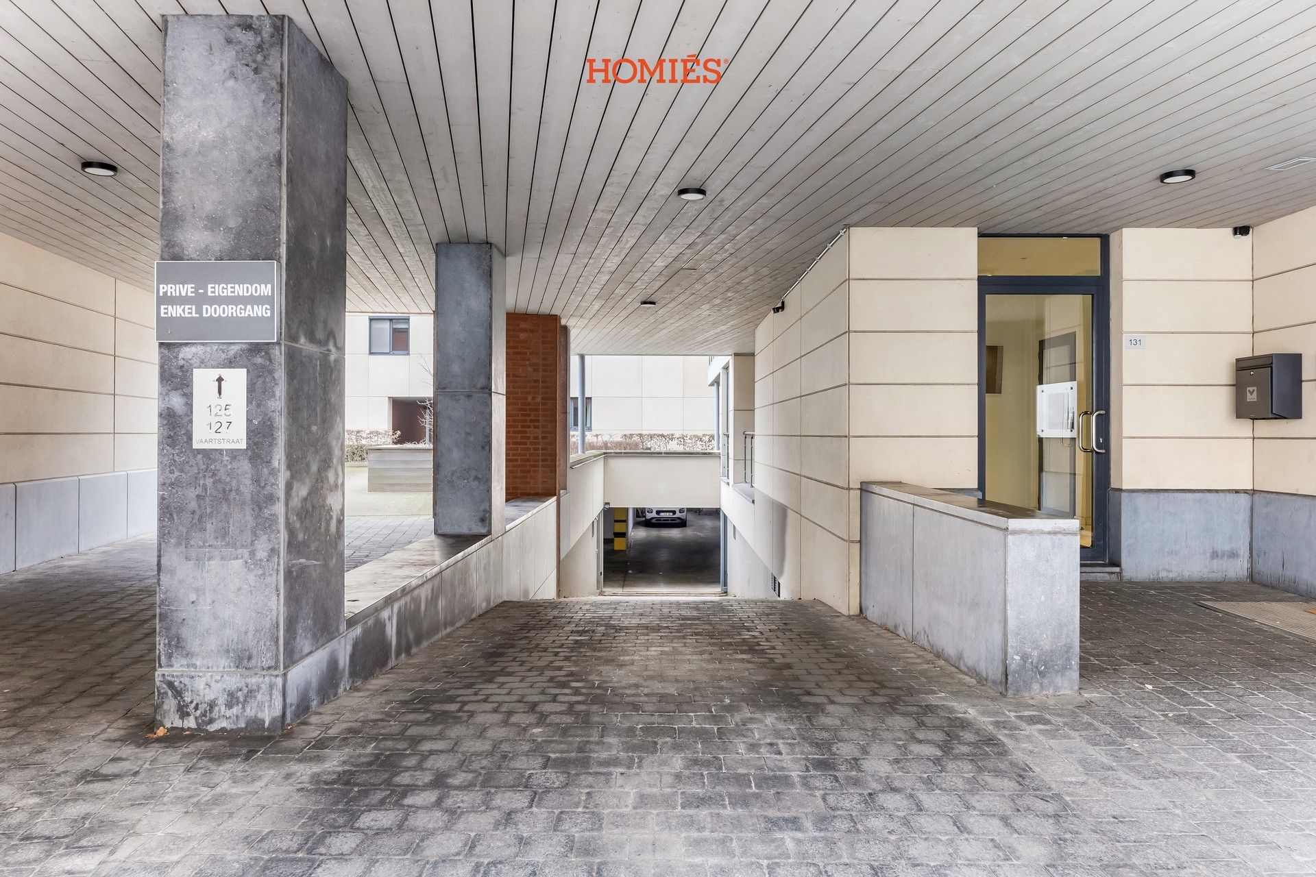 Ruim appartement met 3 slpks, riant terras en autostaanplaats foto 12