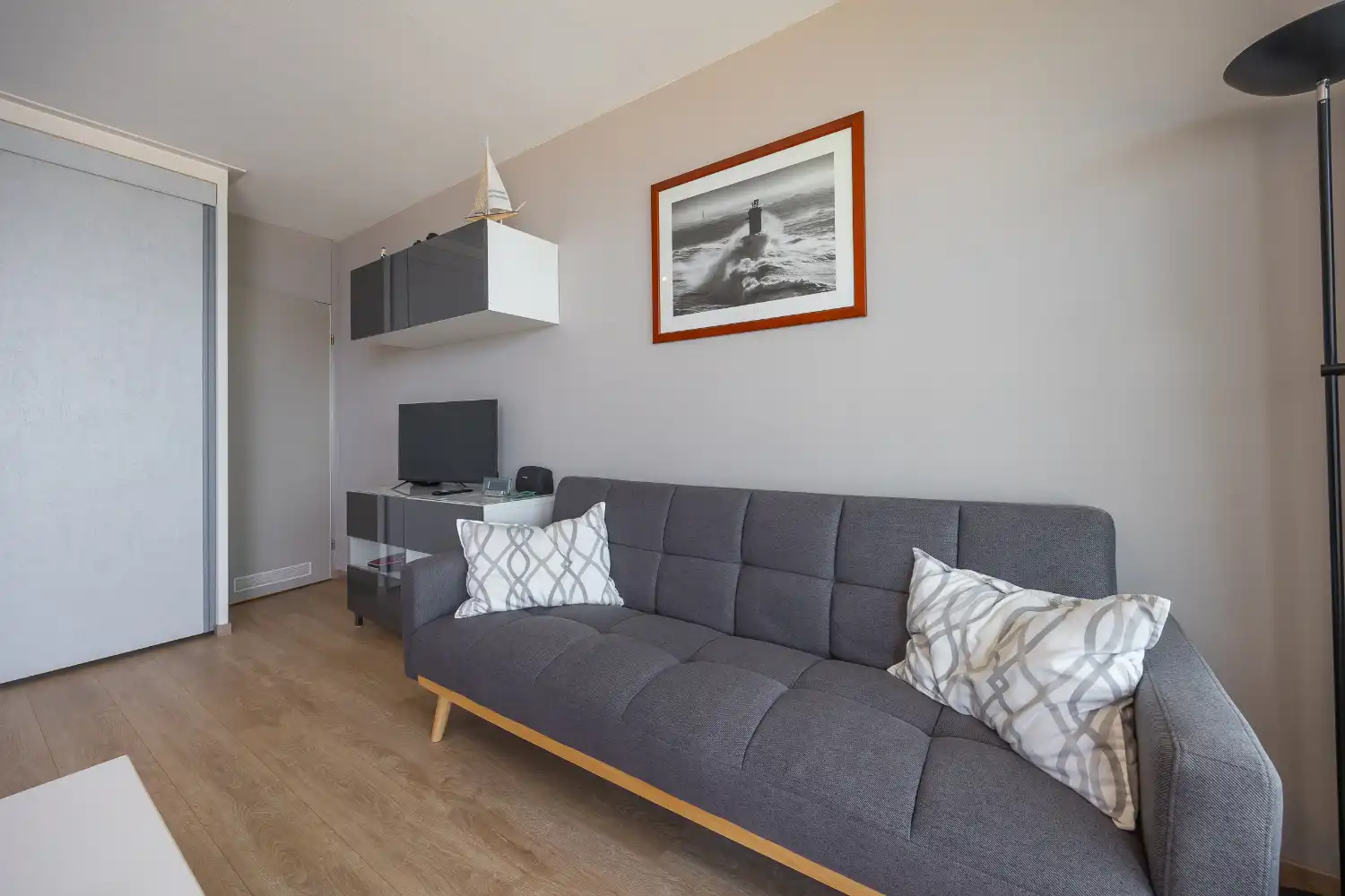 Knusse studio met frontaal zeezicht in gebouw met tal van faciliteiten foto 5