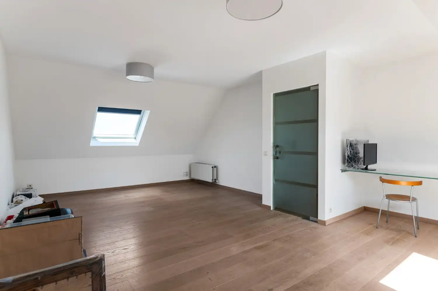 ZEER RUIM APP. MET 4 SLK, 2 BADK., RIANT TERRAS EN PARKING! foto 11