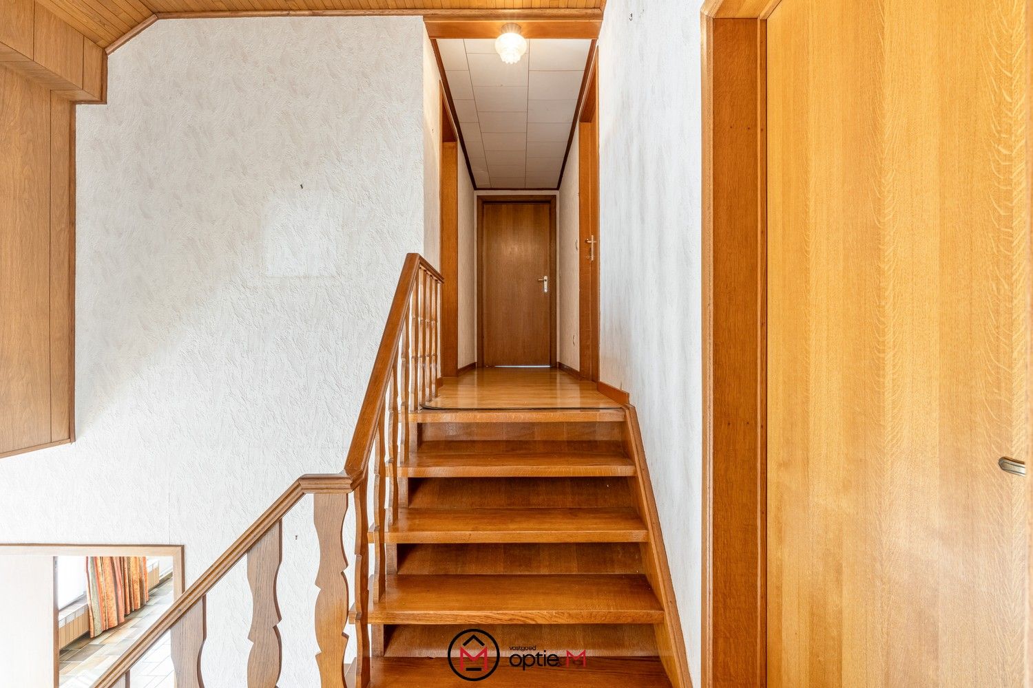 Te renoveren woning met ruim werkhuis foto 17