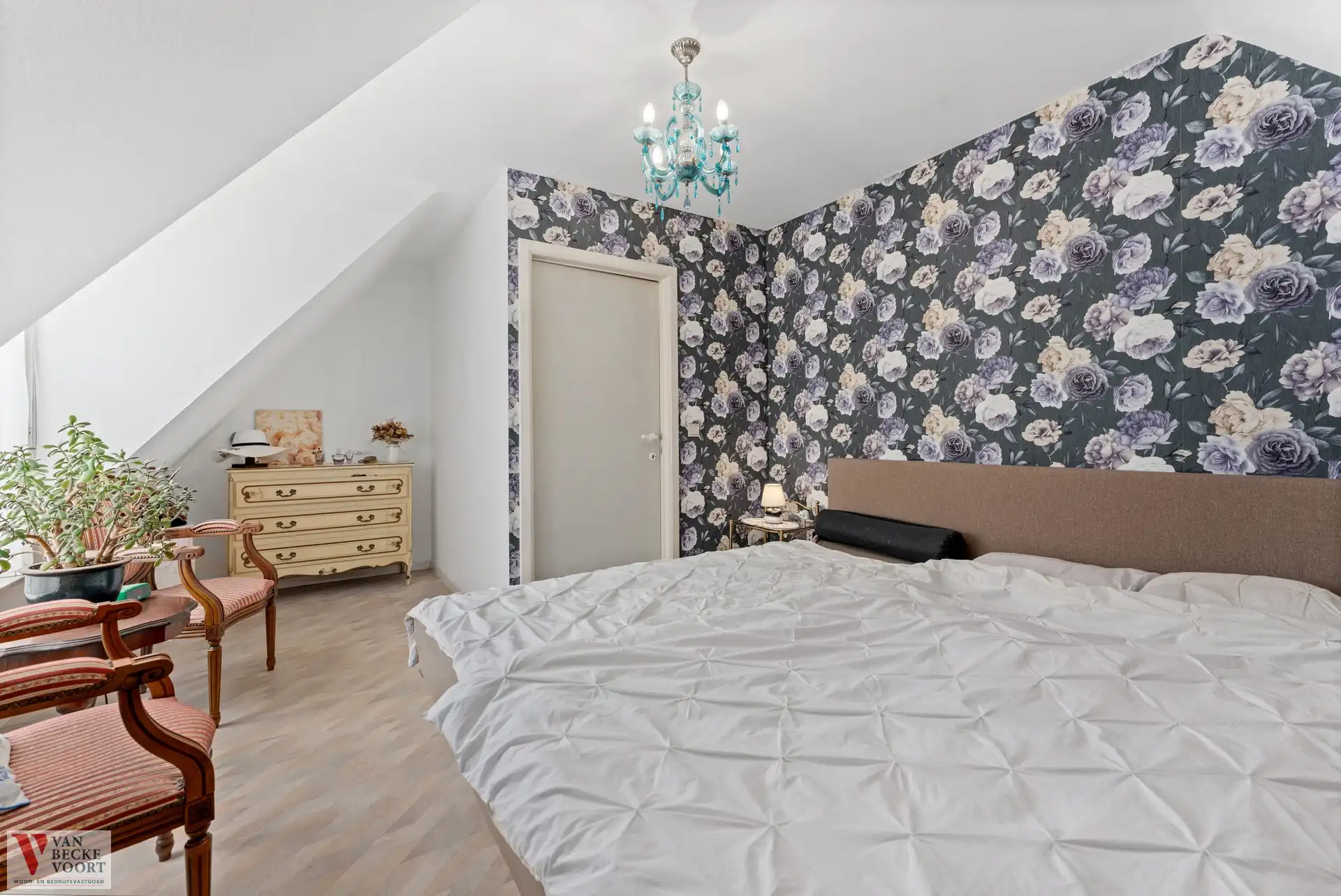 Halfopen woning opgedeeld in 2 units foto 18