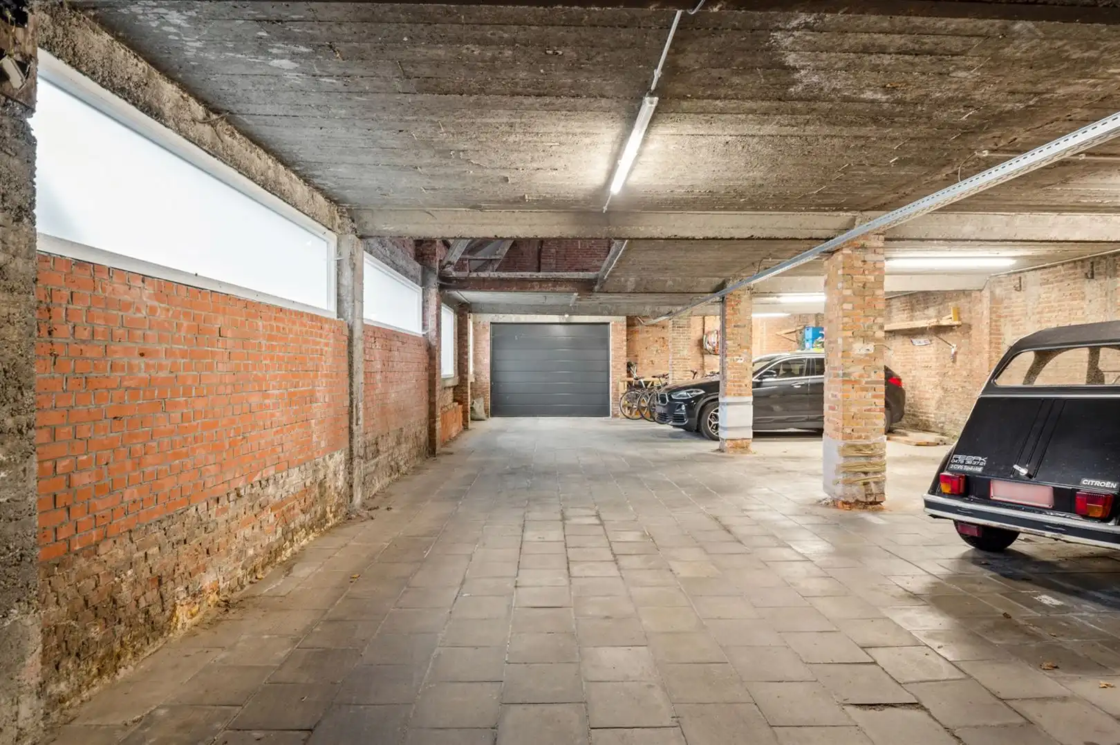 Achtergelegen magazijn ca. 275m2 met verdieping foto 6