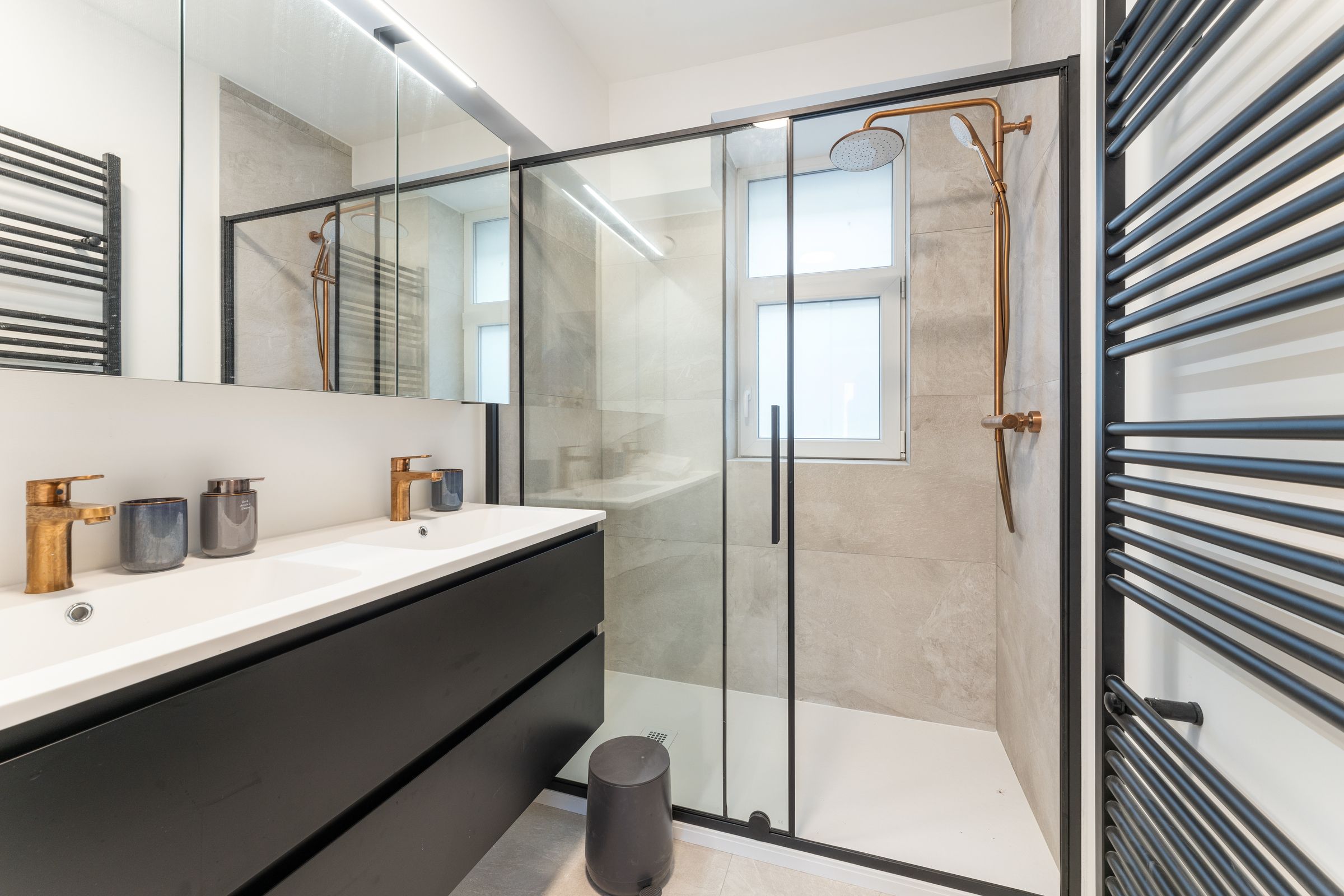 Volledig gerenoveerd 2-slaapkamerappartement  foto 6