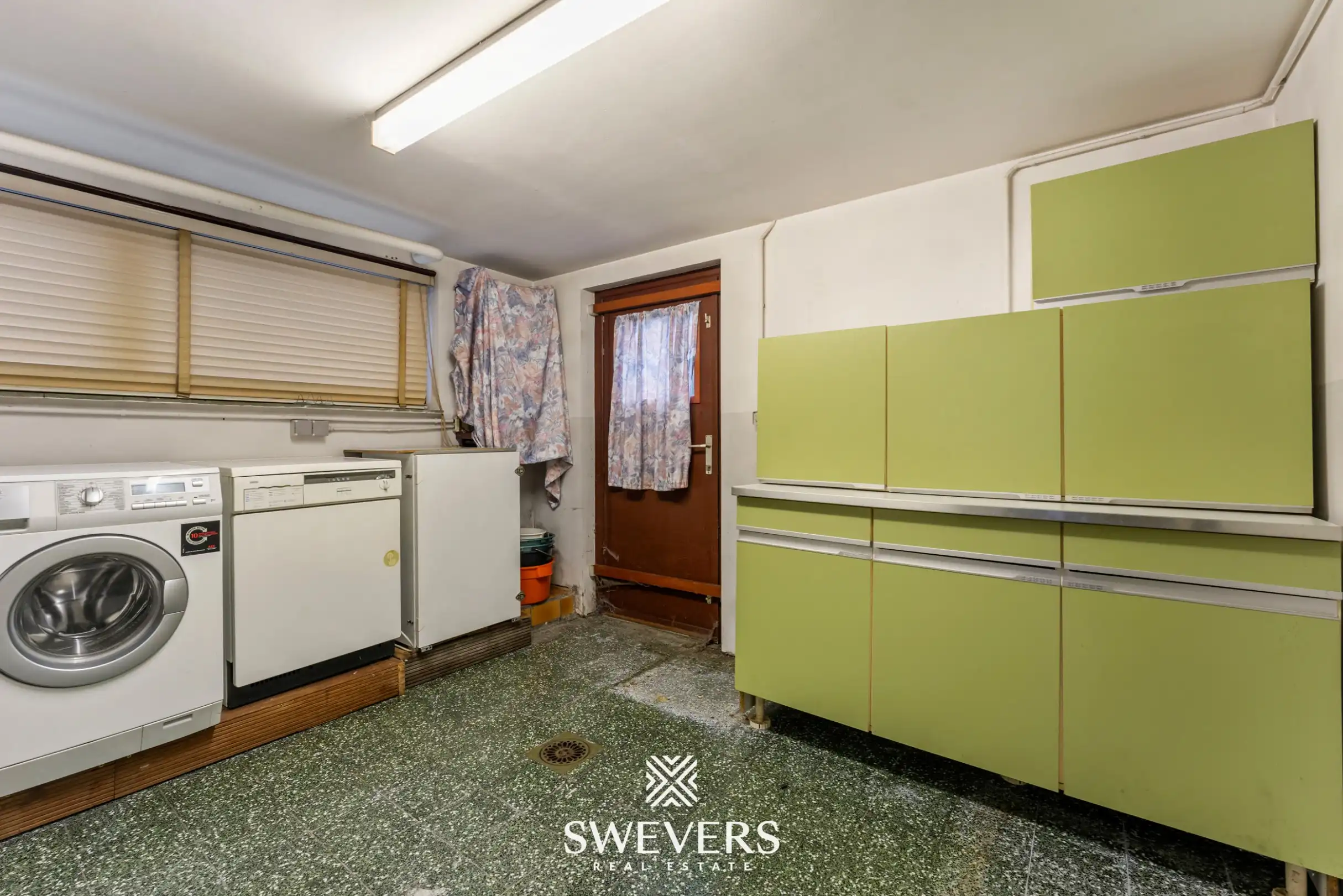Open bebouwing met drie slaapkamers op uitzonderlijk groot perceel van 1.897 m² foto 13