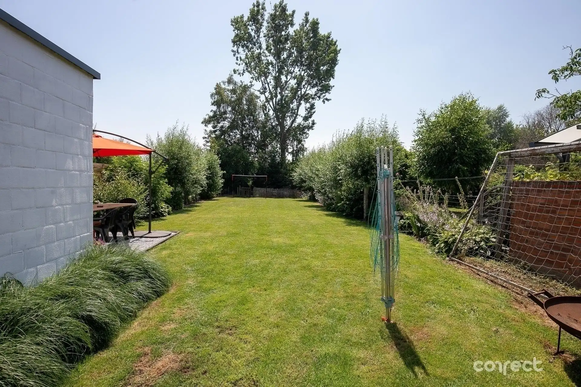 Ruime woning met zuid-gerichte tuin. foto 14