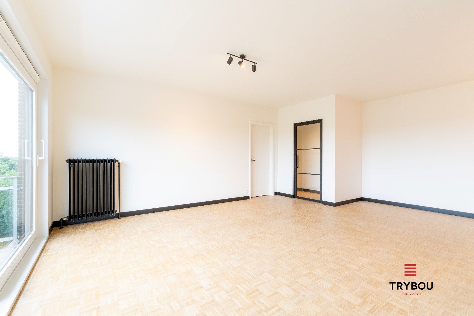 Volledig gerenoveerd 2-slaapkamerappartement te huur – rand centrum Ieper foto 5