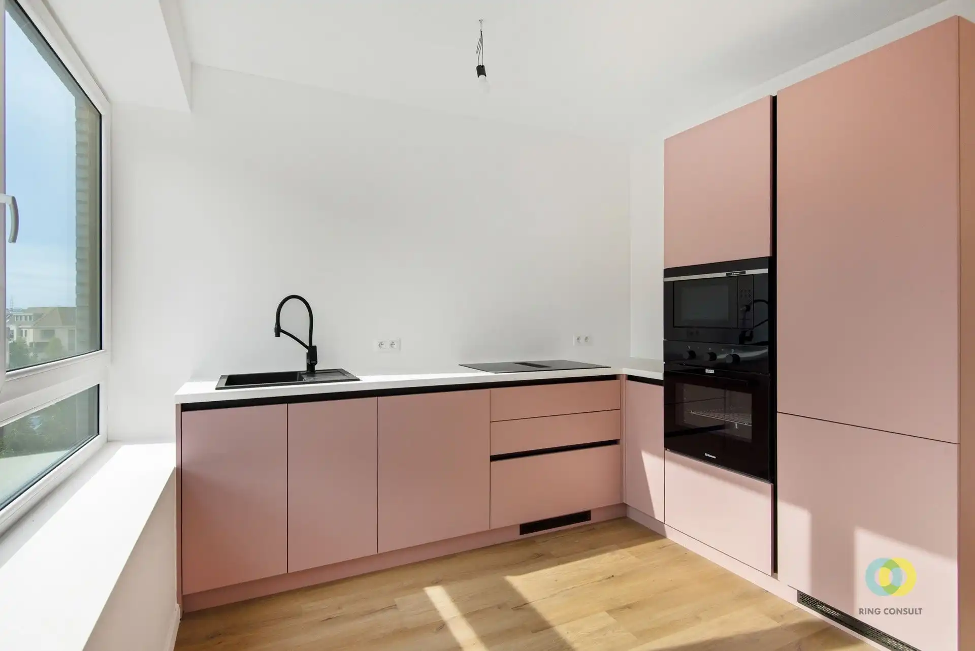 Modern vernieuwd 3-slpk appartement foto 3