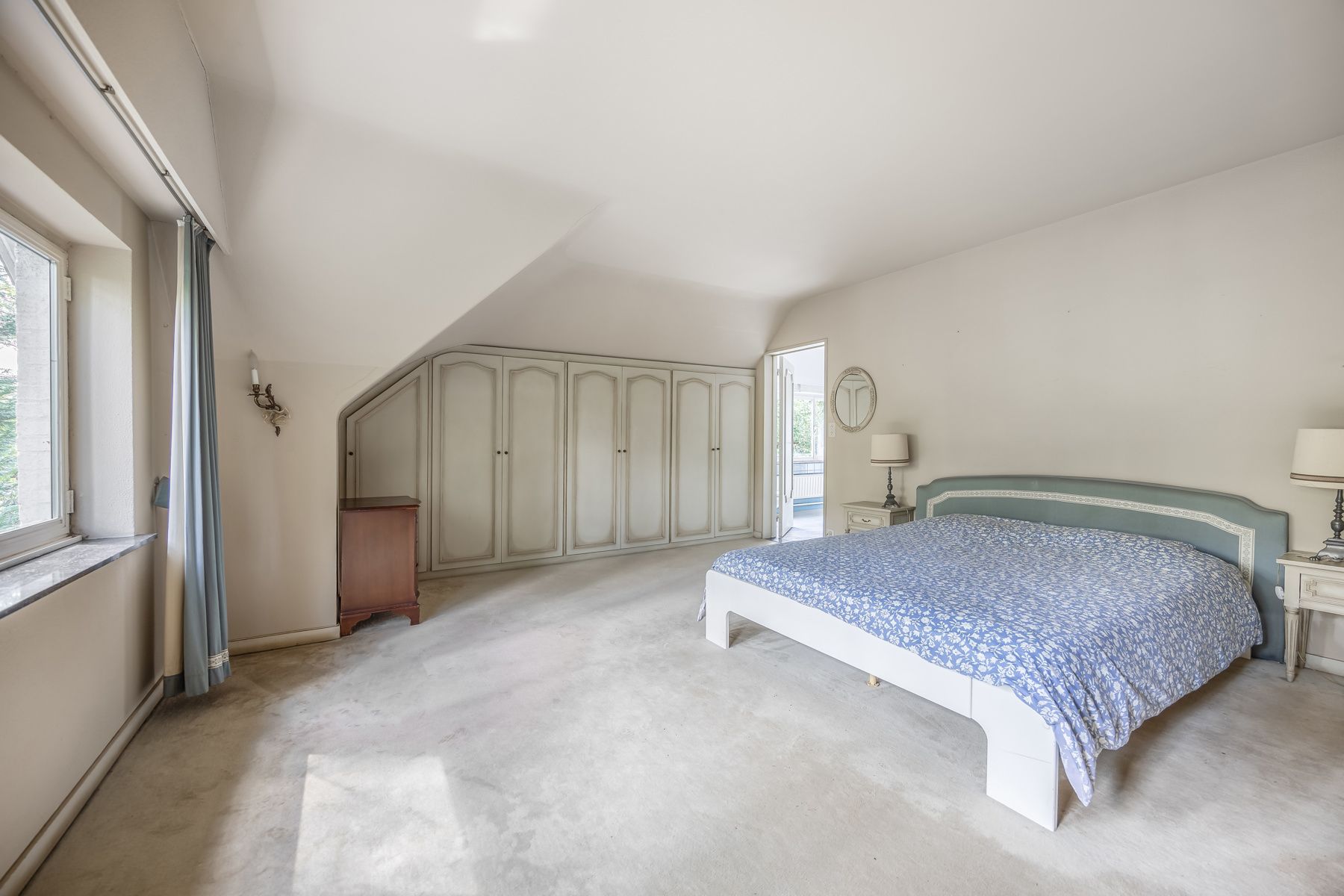 Te renoveren villa met veel potentieel foto 11